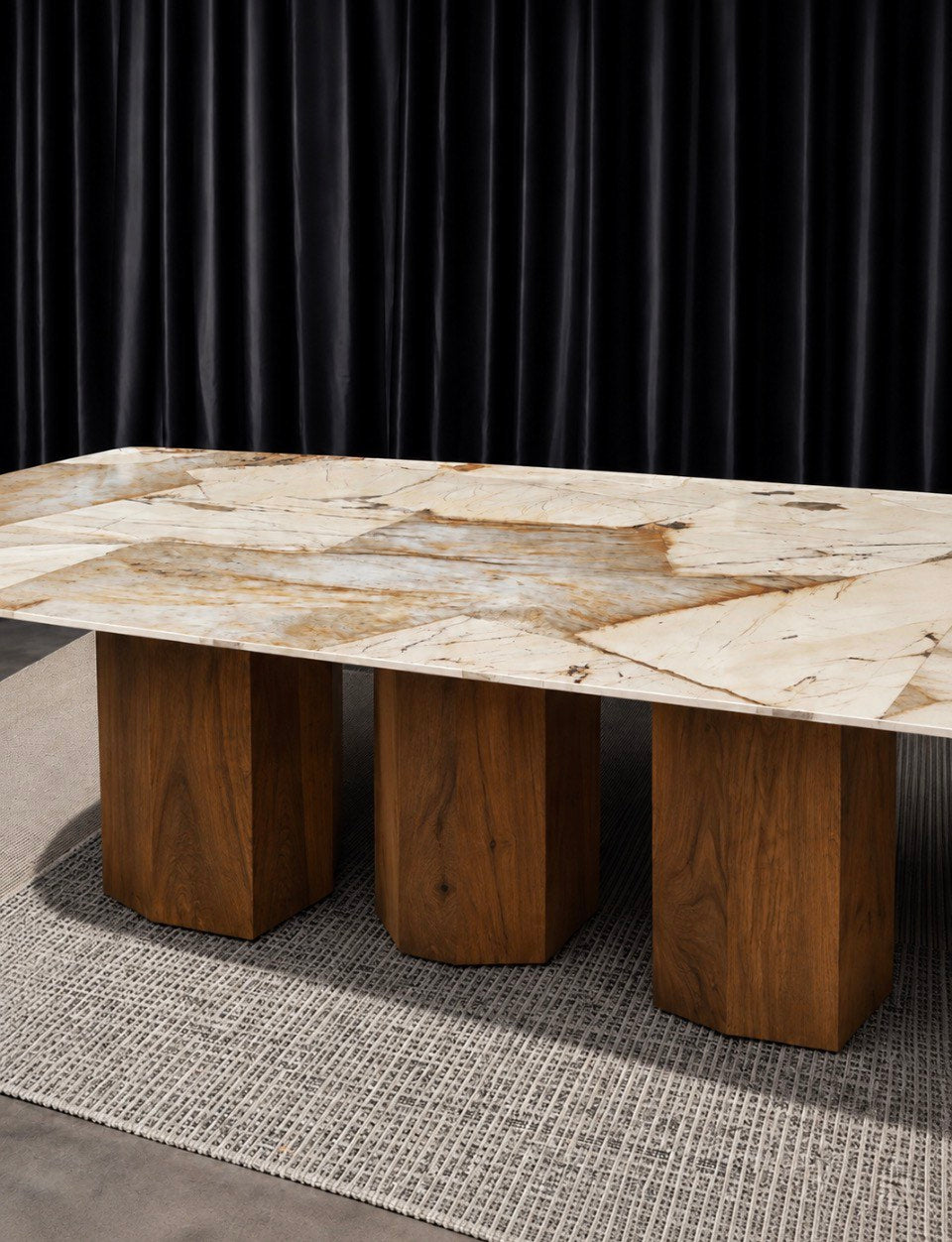 PATAGONIA DINING TABLE