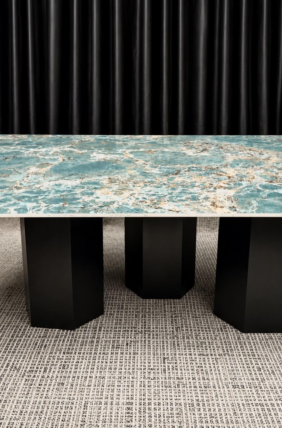 AMAZON GREEN PATAGONIA DINING TABLE